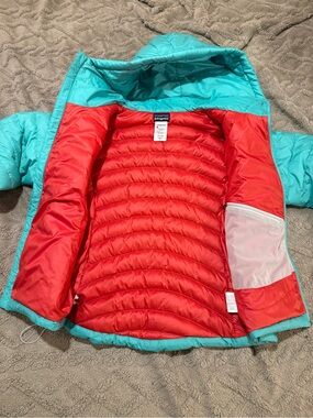 Patagonia Woman’s Turquoise Hooded Goose Down Puffer Jacket